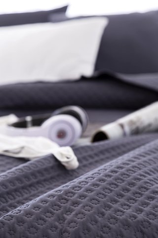 Todocama colcha boutí microfibra gris oscuro