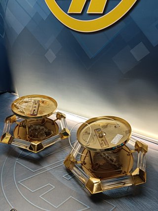 Dos lámparas de techo con adornos de cristal , metal dorado-años 80- 28x33x33cm