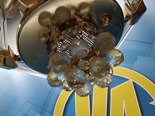 Dos lámparas de techo con adornos de cristal , metal dorado-años 80- 28x33x33cm