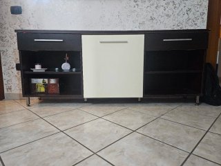 Parete attrezzata + madia + scomparti + tavolo