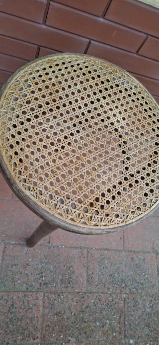 Sgabello Thonet in legno e rattan