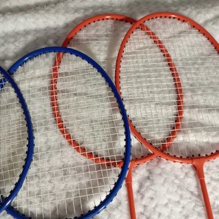 Conjunto 4 Raquetes Badminton + 2 Volantes