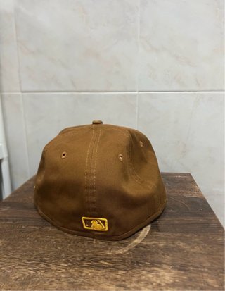 Gorra New Era NY Yankees Marrón y Dorada