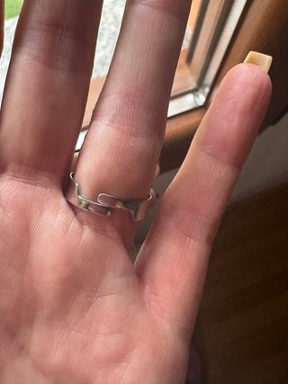 Anillo de perlas rosas y plateado