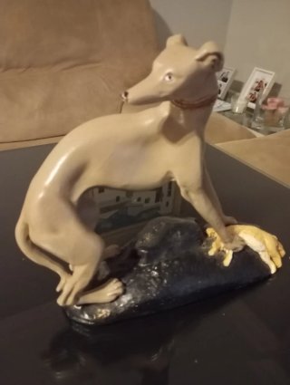 GALGO de marmolina artesanal