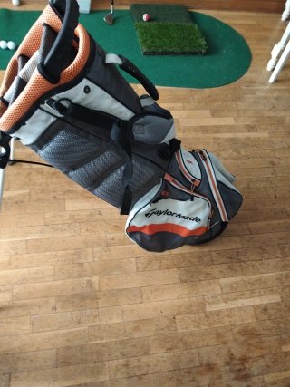 Bolsa TAYLORMADE con trípode y correas mochila