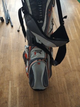 Bolsa TAYLORMADE con trípode y correas mochila