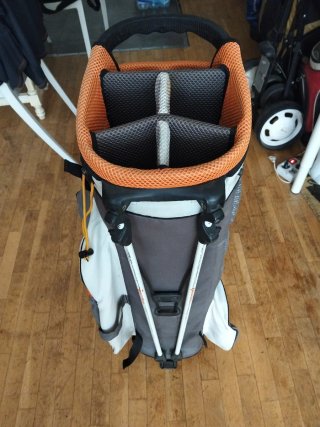 Bolsa TAYLORMADE con trípode y correas mochila