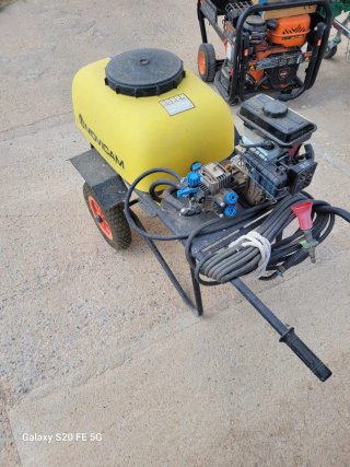 Fumigadora/Pulverizadora con Motor y Manguera