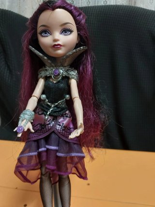 Muñeca Ever After High Raven Queen