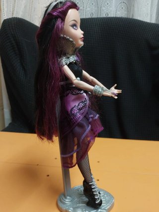 Muñeca Ever After High Raven Queen