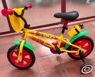 Bicicleta infantil amarilla y roja
