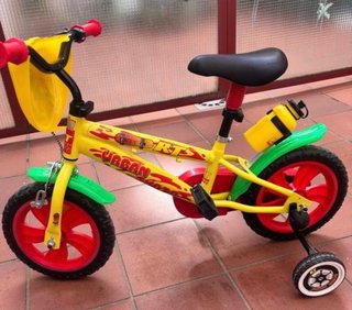 Bicicleta infantil amarilla y roja