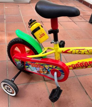 Bicicleta infantil amarilla y roja
