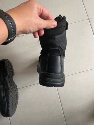 Anfibi militari neri