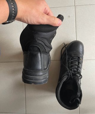 Anfibi militari neri