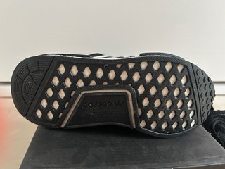 Zapatillas Adidas Negras talla 37 1/3 sin estrenar