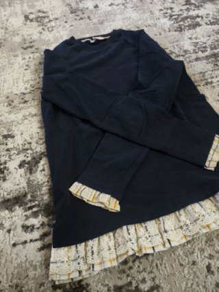 Jersey azul con volantes y cuadros