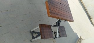 Mesa y sillas plegables tipo maleta de madera