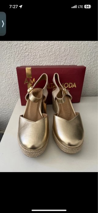 ALTA MODA Cuñas Doradas