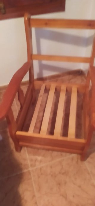 Sillones de pino macizo tapizados