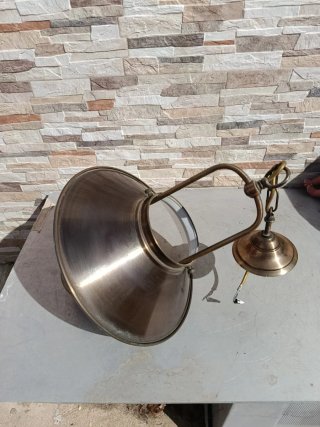 Lámpara colgante dorada y blanca