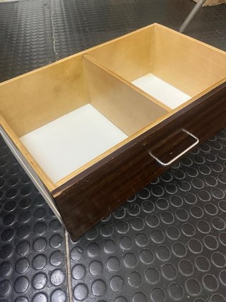 Mueble de madera maciza con 22 cajones