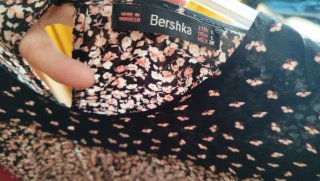 Blusa Bershka estampada flores
