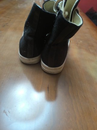 Zapatillas altas estilo Rick Owens negras y blanca