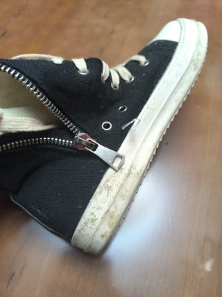 Zapatillas altas estilo Rick Owens negras y blanca
