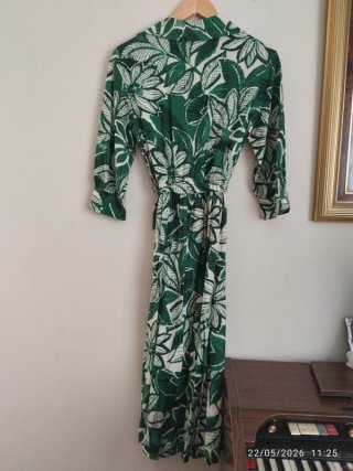 Vestido camisero verde hojas midi Zara Talla XS