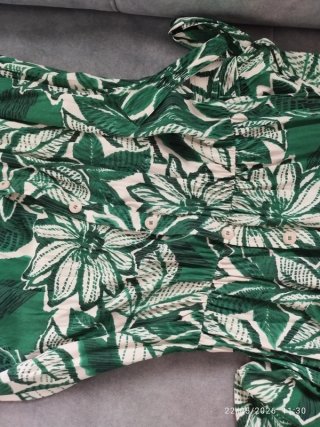 Vestido camisero verde hojas midi Zara Talla XS