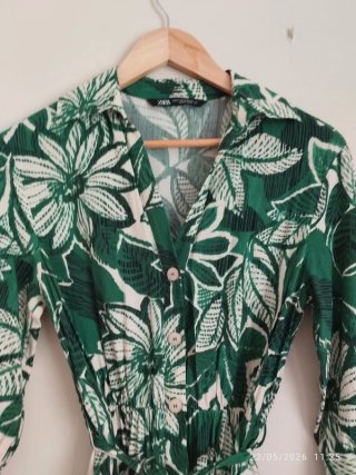 Vestido camisero verde hojas midi Zara Talla XS