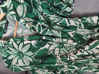 Vestido camisero verde hojas midi Zara Talla XS