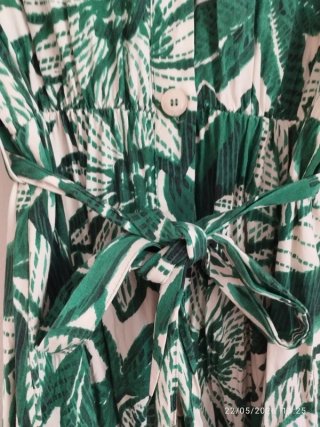 Vestido camisero verde hojas midi Zara Talla XS