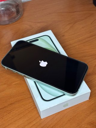 iPhone 15 Verde Bateria 100% esta nuevo
