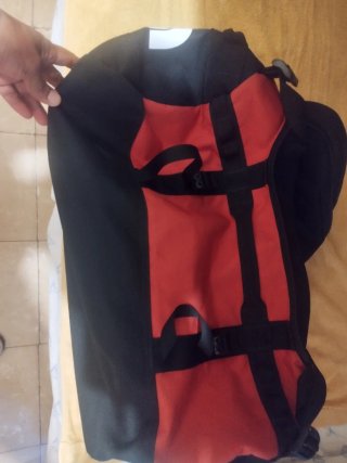 Mochila The North Face negra y roja