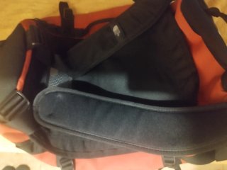 Mochila The North Face negra y roja