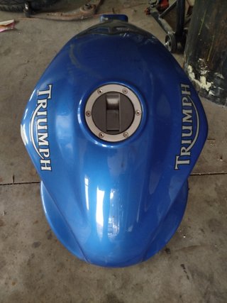 Deposito gasolina + bomba Triumph Sprint ST 1050