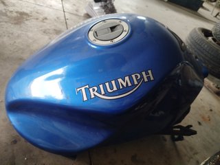 Deposito gasolina + bomba Triumph Sprint ST 1050