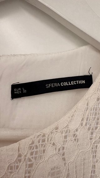 Vestido evasé blanco de encaje