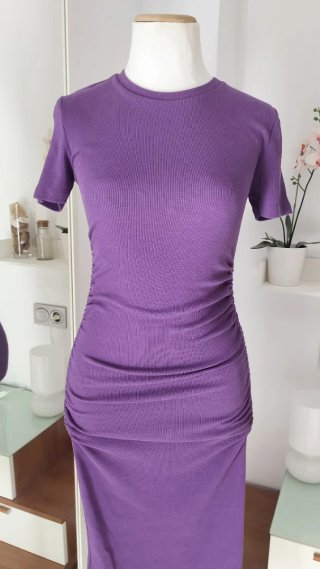 Vestido midi Zara fruncido lateral morado S