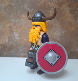Playmobil custom guerrero vikingo bárbaro