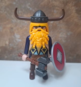 Playmobil custom guerrero vikingo bárbaro