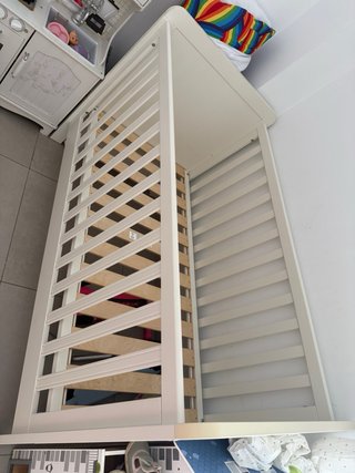 Cuna blanca para bebé con colchon