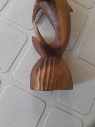 Delfín de madera tallado a mano firmado 25 cm