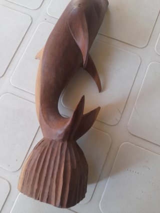 Delfín de madera tallado a mano firmado 25 cm