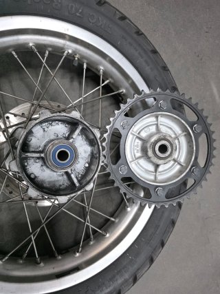 Llanta Trasera completa piezas nuevas BMW F650 GS
