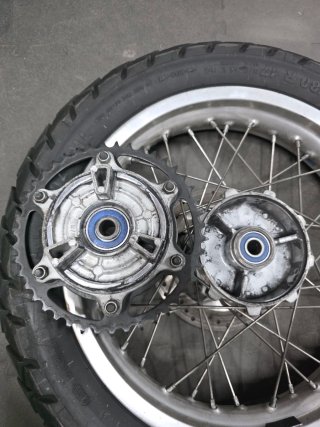 Llanta Trasera completa piezas nuevas BMW F650 GS