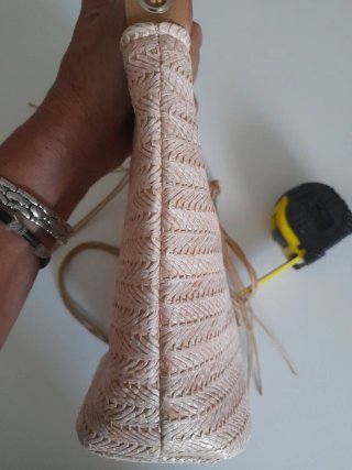Bolso de rafia rosa empolvado